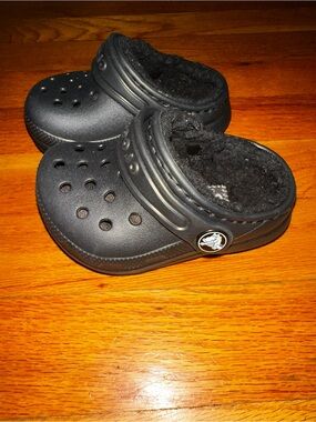 CROCS Baby/Toddler Black Fleece-Lined Clogs